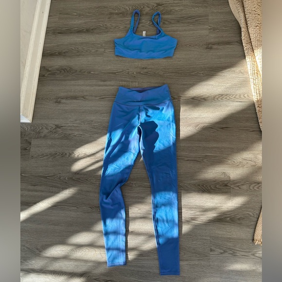 COPY - Alo Yoga Marina Iridescent set - Picture 7 of 8